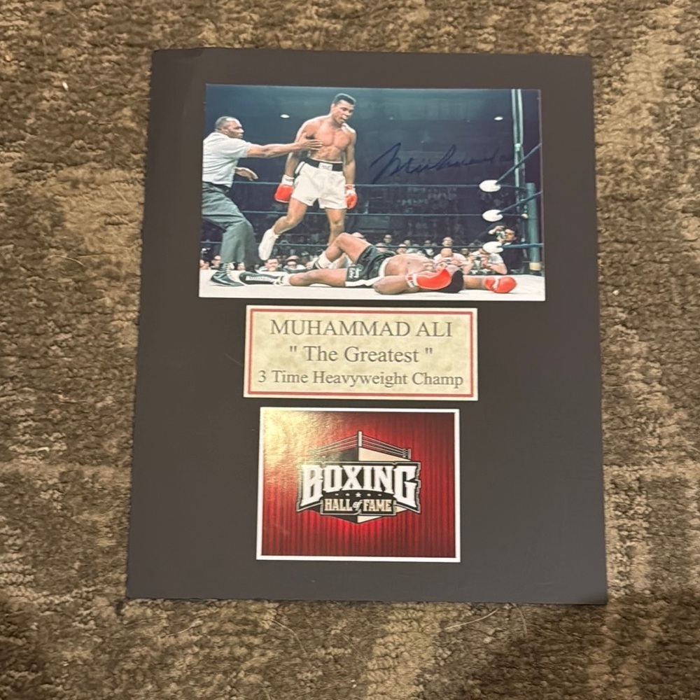 Muhammad Ali Signed Boxing Memorabilia